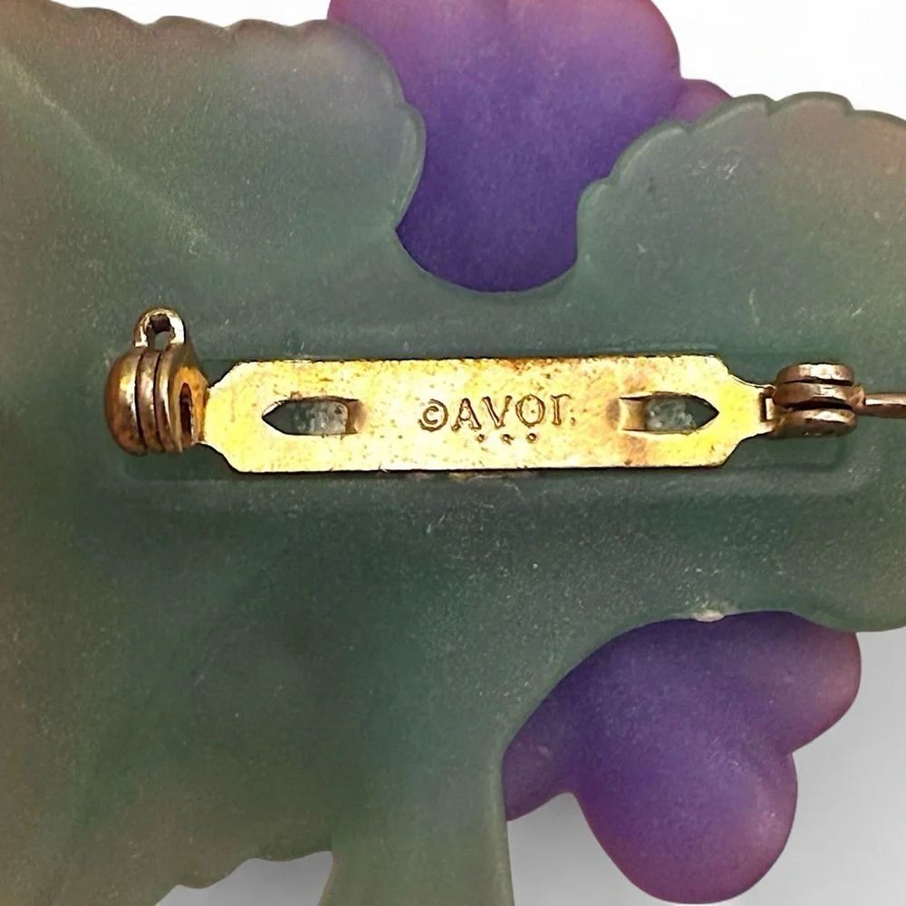 Vintage Avon Sweet Violet Frosted Lucite Brooch Pin 1983 Faux Pearl Purple Green
